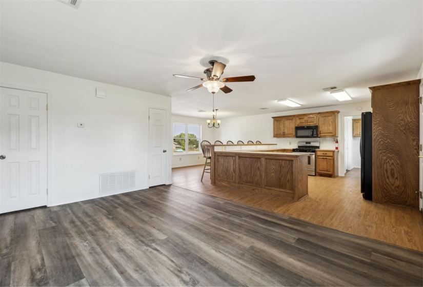 4 Bedrooms Bedrooms, ,2 BathroomsBathrooms,Residential,Single Family,Reeves Rd,1,132252