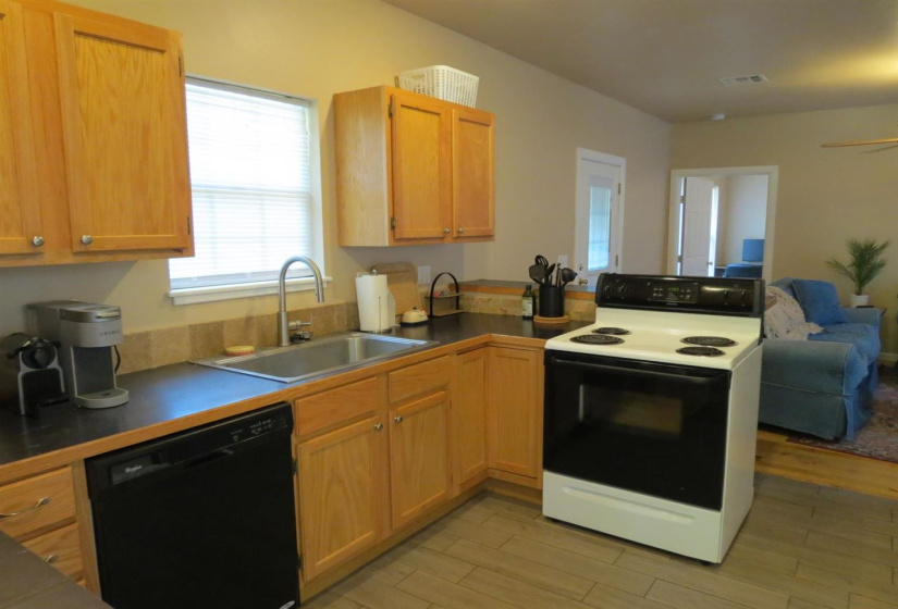 1 Bedroom Bedrooms, 0 ,1 BathroomBathrooms,Residential,Single Family,Lowry,1,132261