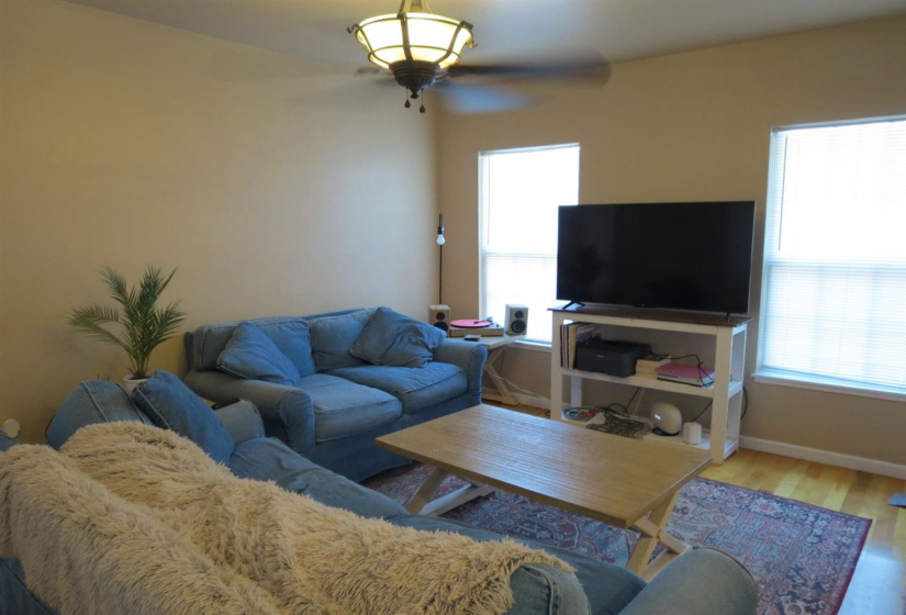 1 Bedroom Bedrooms, 0 ,1 BathroomBathrooms,Residential,Single Family,Lowry,1,132261