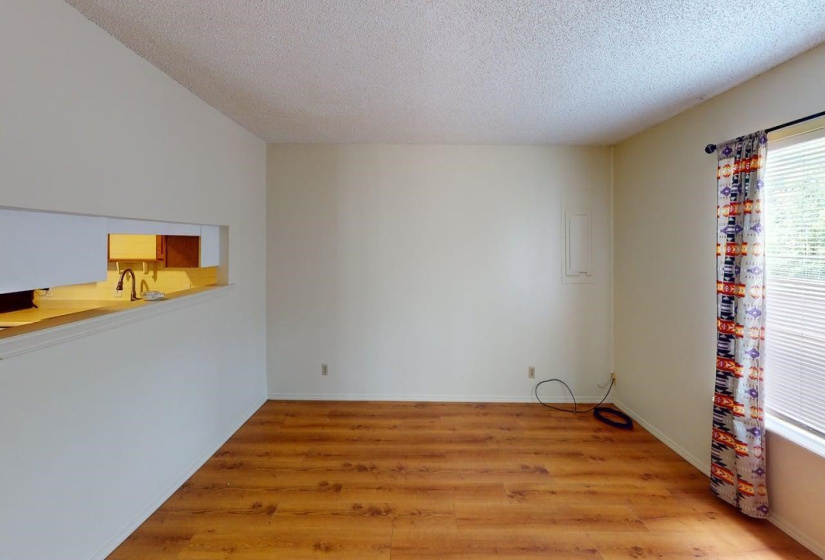 3 Bedrooms Bedrooms, ,1 BathroomBathrooms,Residential,Condominium/townhouse,Perkins,2,132267