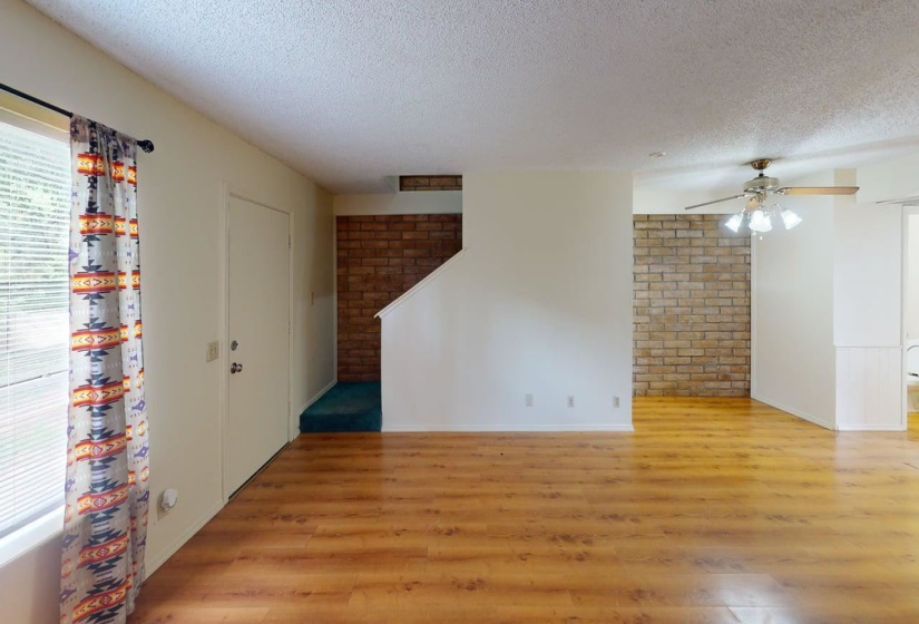 3 Bedrooms Bedrooms, ,1 BathroomBathrooms,Residential,Condominium/townhouse,Perkins,2,132267