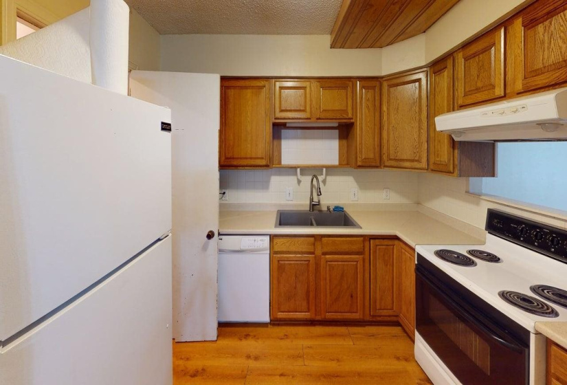 3 Bedrooms Bedrooms, ,1 BathroomBathrooms,Residential,Condominium/townhouse,Perkins,2,132267