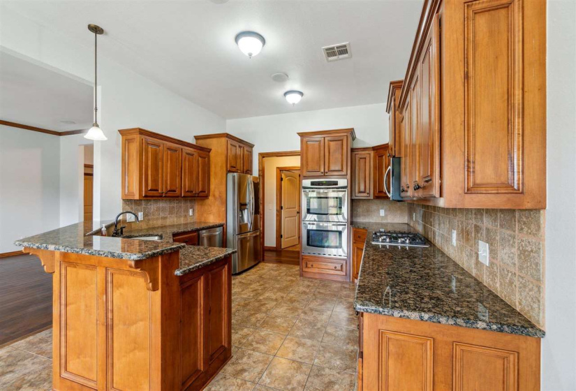3 Bedrooms Bedrooms, ,2 BathroomsBathrooms,Residential,Single Family,Country Club,1,132268