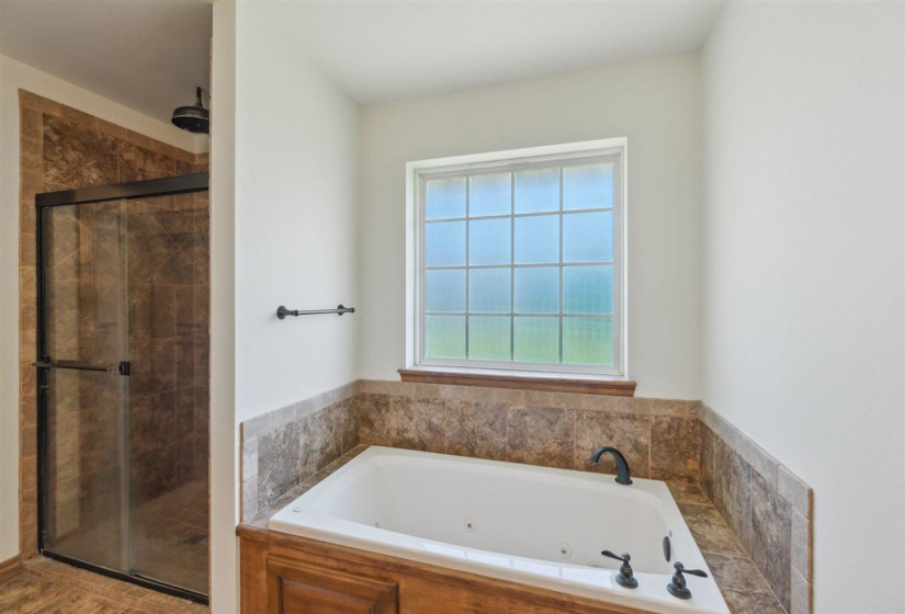 3 Bedrooms Bedrooms, ,2 BathroomsBathrooms,Residential,Single Family,Country Club,1,132268