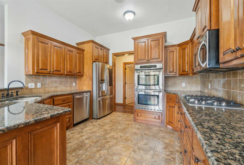 3 Bedrooms Bedrooms, ,2 BathroomsBathrooms,Residential,Single Family,Country Club,1,132268