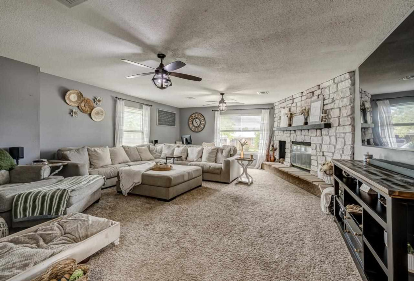 3 Bedrooms Bedrooms, ,1 BathroomBathrooms,Residential,Single Family,Pecan,1,132269