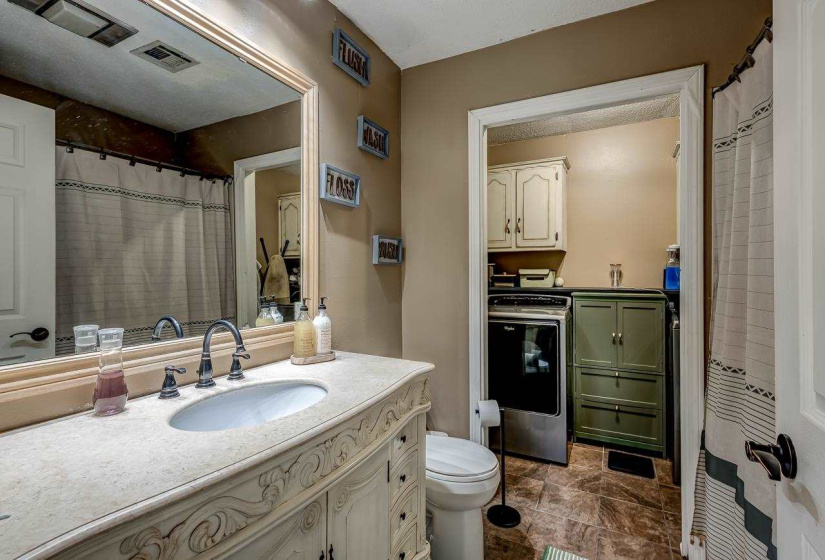 3 Bedrooms Bedrooms, ,1 BathroomBathrooms,Residential,Single Family,Pecan,1,132269
