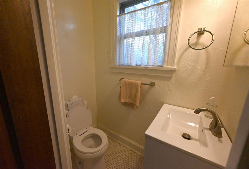 3 Bedrooms Bedrooms, ,2 BathroomsBathrooms,Residential,Single Family,University,2,132287