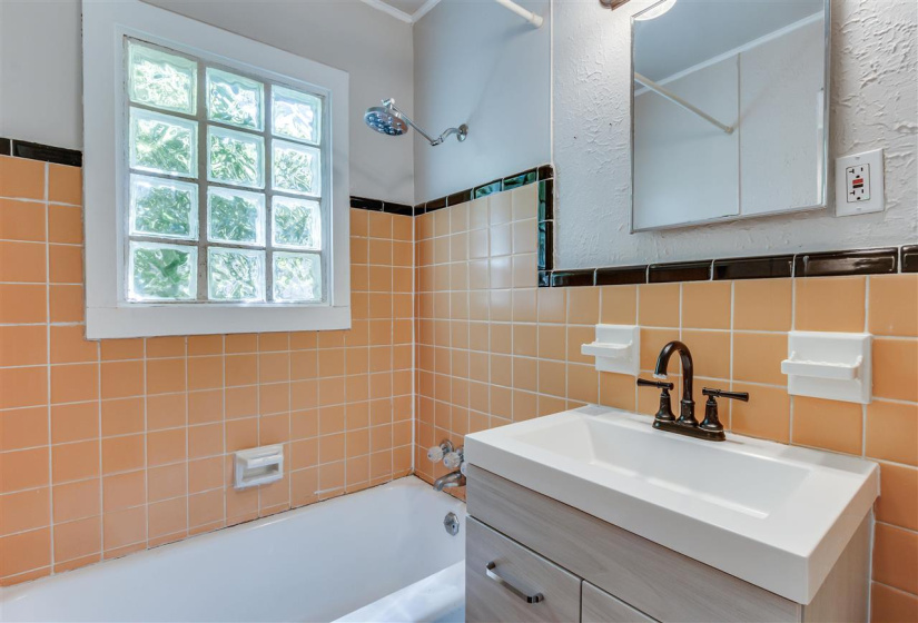 2 Bedrooms Bedrooms, 0 ,1 BathroomBathrooms,Residential,Single Family,Downing,1,132293