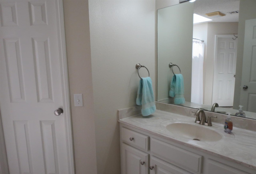 4 Bedrooms Bedrooms, 0 ,2 BathroomsBathrooms,Residential,Single Family,Celia,1,132294