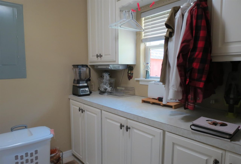 3 Bedrooms Bedrooms, 0 ,2 BathroomsBathrooms,Residential,Single Family,Lakeshore,2,132295