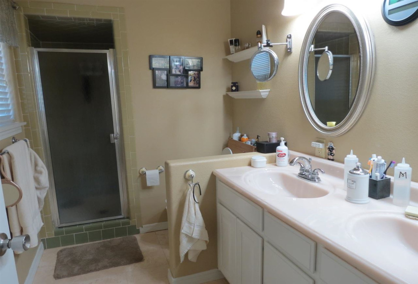 3 Bedrooms Bedrooms, 0 ,2 BathroomsBathrooms,Residential,Single Family,Lakeshore,2,132295