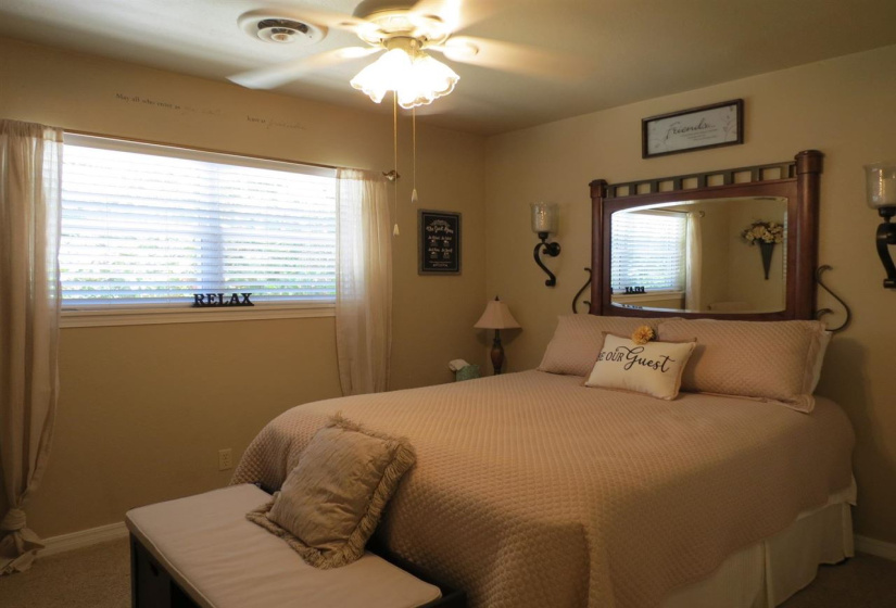 3 Bedrooms Bedrooms, 0 ,2 BathroomsBathrooms,Residential,Single Family,Lakeshore,2,132295