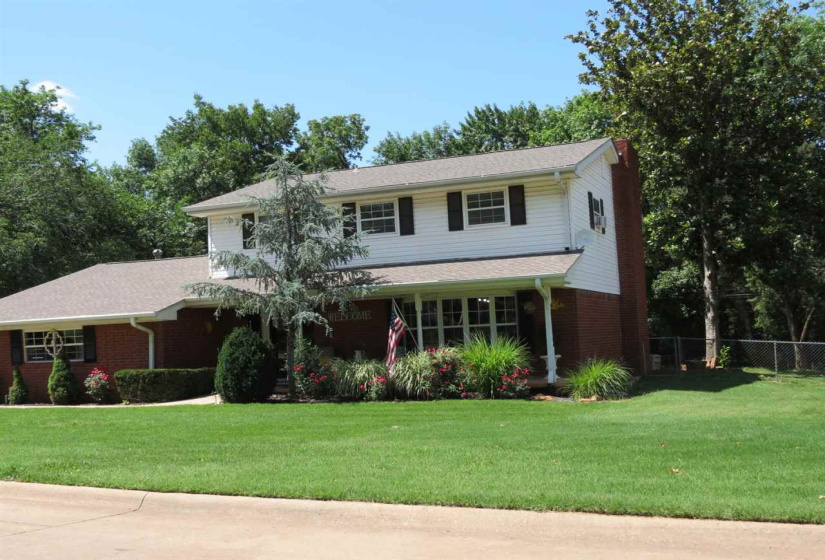 3 Bedrooms Bedrooms, 0 ,2 BathroomsBathrooms,Residential,Single Family,Lakeshore,2,132295