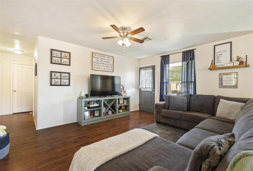 4 Bedrooms Bedrooms, 0 ,1 BathroomBathrooms,Residential,Single Family,Chatburn,1,132298