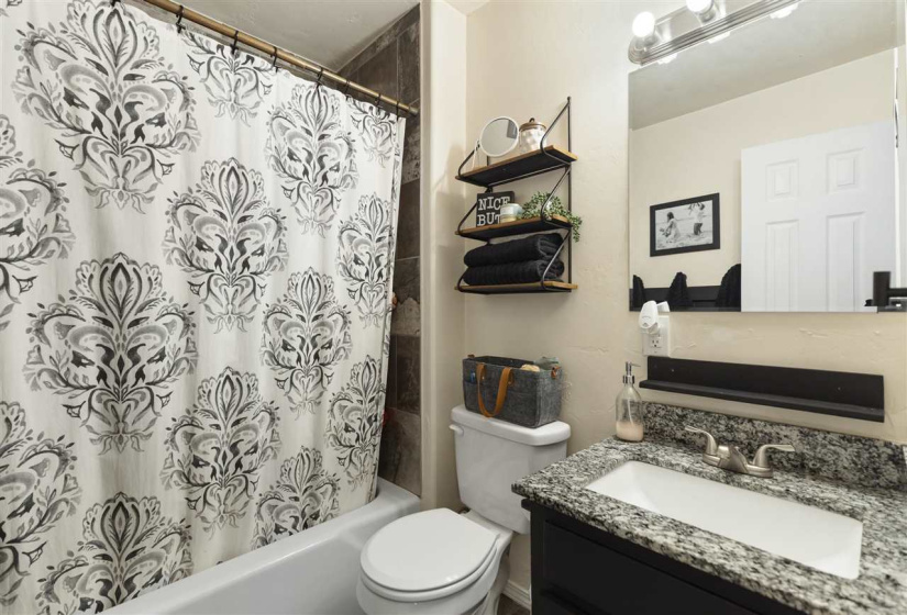 4 Bedrooms Bedrooms, 0 ,1 BathroomBathrooms,Residential,Single Family,Chatburn,1,132298