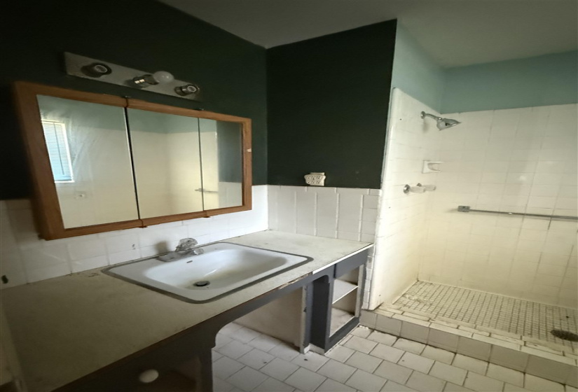 3 Bedrooms Bedrooms, ,2 BathroomsBathrooms,Residential,Single Family,1st,1,132312