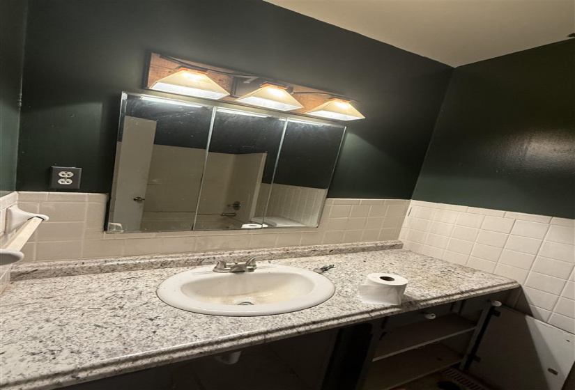 3 Bedrooms Bedrooms, ,2 BathroomsBathrooms,Residential,Single Family,1st,1,132312