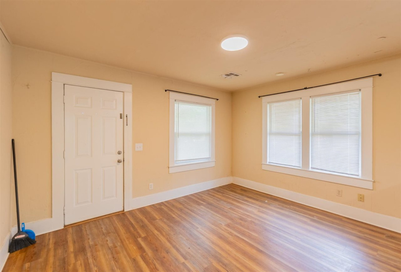 2 Bedrooms Bedrooms, ,1 BathroomBathrooms,Residential,Single Family,10th,1,132335