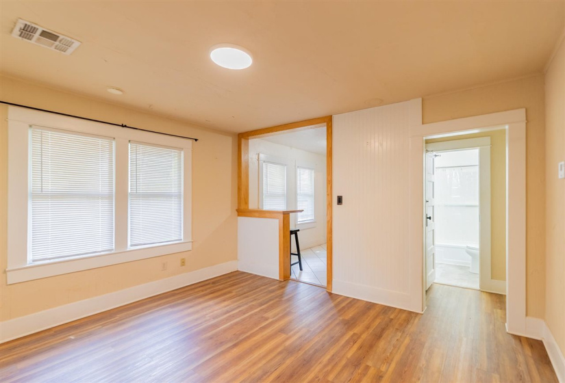 2 Bedrooms Bedrooms, ,1 BathroomBathrooms,Residential,Single Family,10th,1,132335