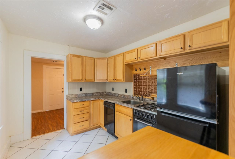 2 Bedrooms Bedrooms, ,1 BathroomBathrooms,Residential,Single Family,10th,1,132335