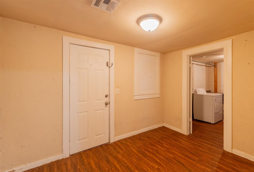 2 Bedrooms Bedrooms, ,1 BathroomBathrooms,Residential,Single Family,10th,1,132335