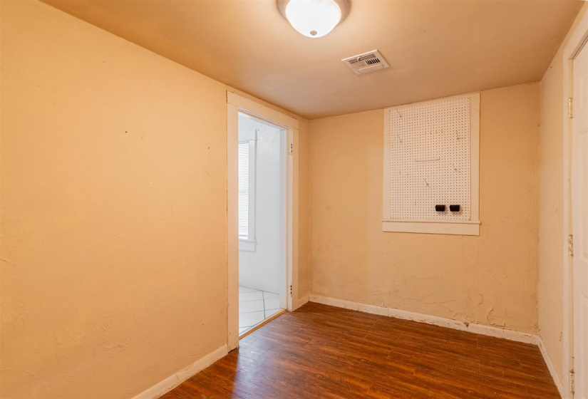 2 Bedrooms Bedrooms, ,1 BathroomBathrooms,Residential,Single Family,10th,1,132335