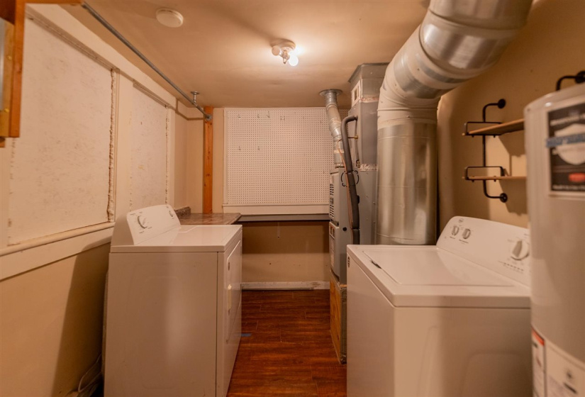 2 Bedrooms Bedrooms, ,1 BathroomBathrooms,Residential,Single Family,10th,1,132335
