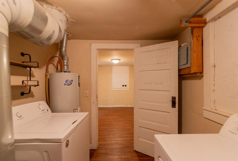 2 Bedrooms Bedrooms, ,1 BathroomBathrooms,Residential,Single Family,10th,1,132335