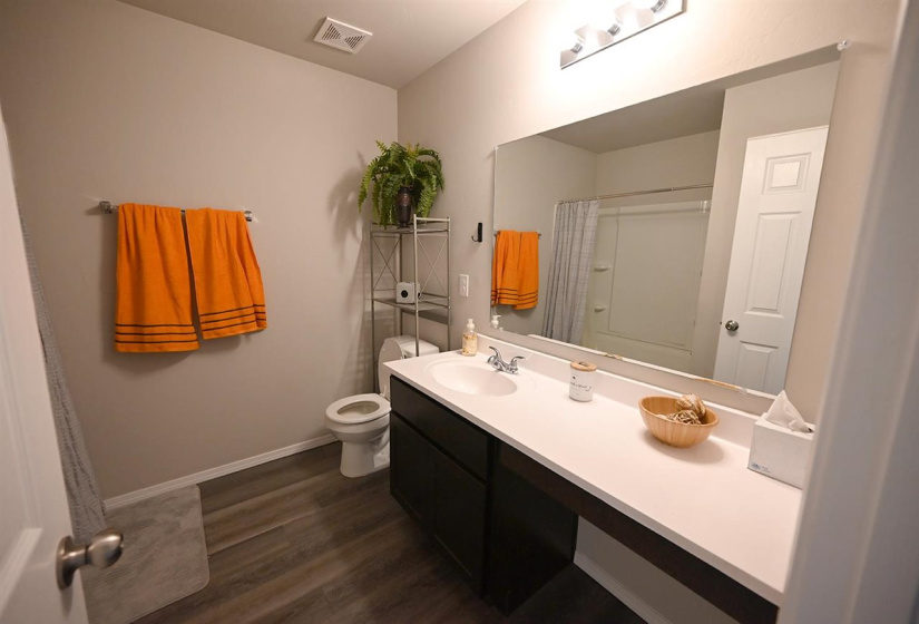 4 Bedrooms Bedrooms, ,2 BathroomsBathrooms,Residential,Single Family,Carnley,1,132351