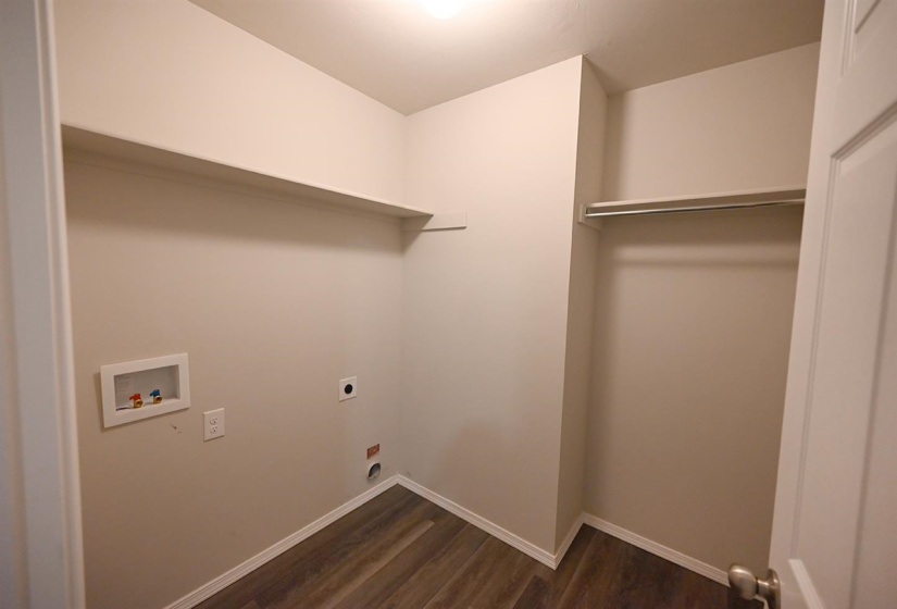 4 Bedrooms Bedrooms, ,2 BathroomsBathrooms,Residential,Single Family,Carnley,1,132351