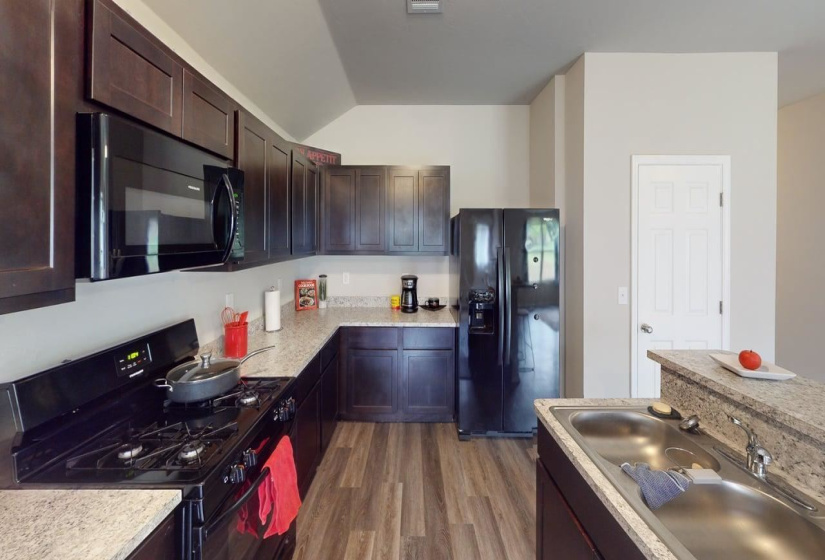 4 Bedrooms Bedrooms, ,2 BathroomsBathrooms,Residential,Single Family,Carnley,1,132351