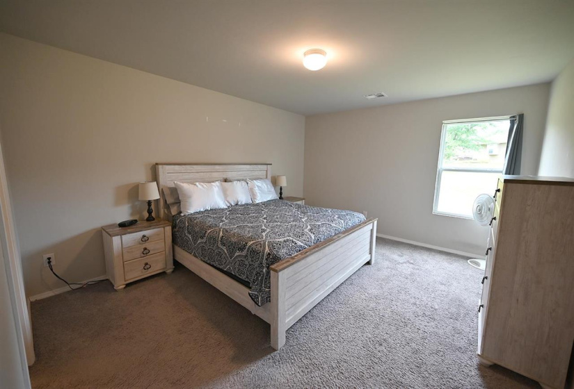 4 Bedrooms Bedrooms, ,2 BathroomsBathrooms,Residential,Single Family,Carnley,1,132351