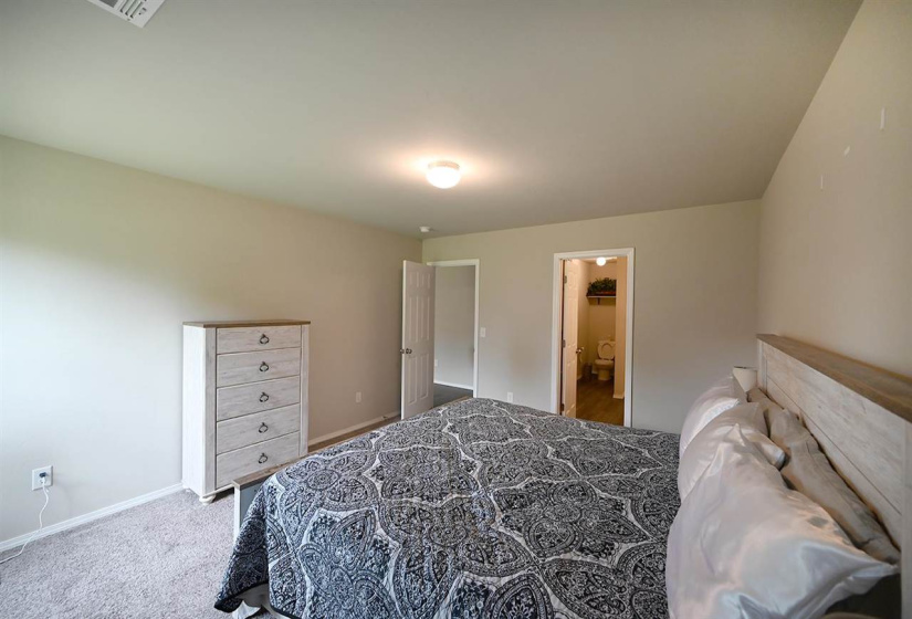 4 Bedrooms Bedrooms, ,2 BathroomsBathrooms,Residential,Single Family,Carnley,1,132351