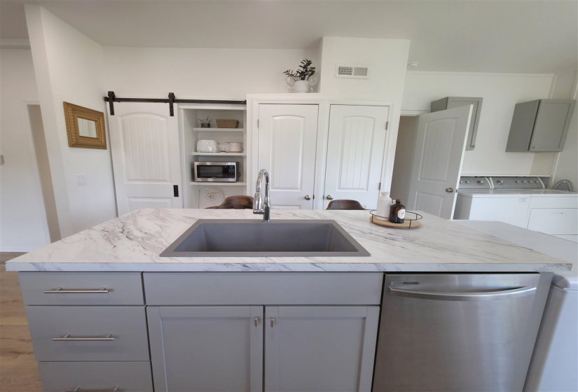 3 Bedrooms Bedrooms, ,1 BathroomBathrooms,Residential,Single Family,Burdick,1,132355