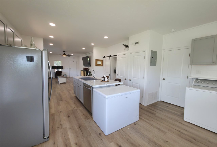 3 Bedrooms Bedrooms, ,1 BathroomBathrooms,Residential,Single Family,Burdick,1,132355