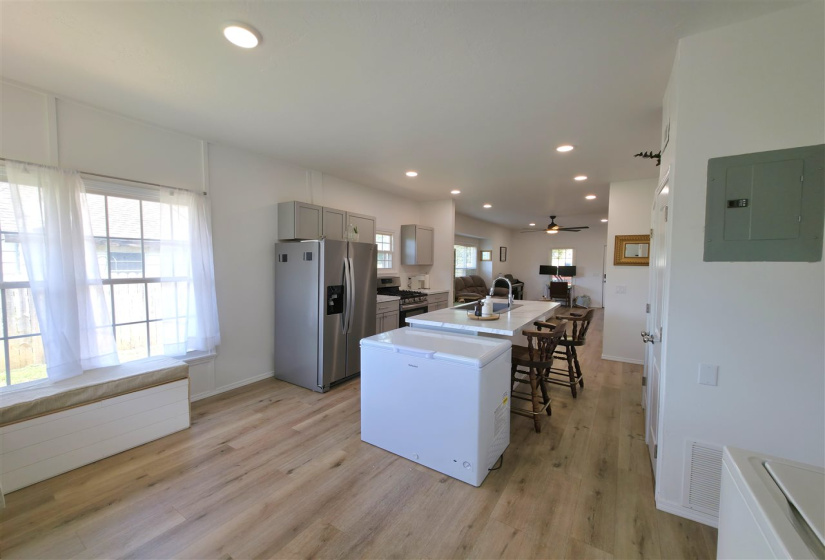 3 Bedrooms Bedrooms, ,1 BathroomBathrooms,Residential,Single Family,Burdick,1,132355