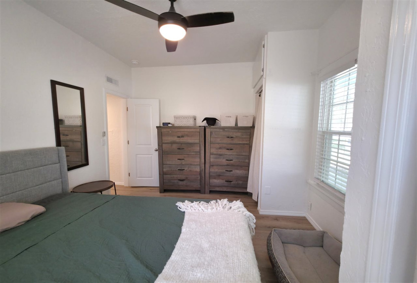 3 Bedrooms Bedrooms, ,1 BathroomBathrooms,Residential,Single Family,Burdick,1,132355