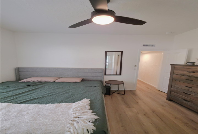 3 Bedrooms Bedrooms, ,1 BathroomBathrooms,Residential,Single Family,Burdick,1,132355