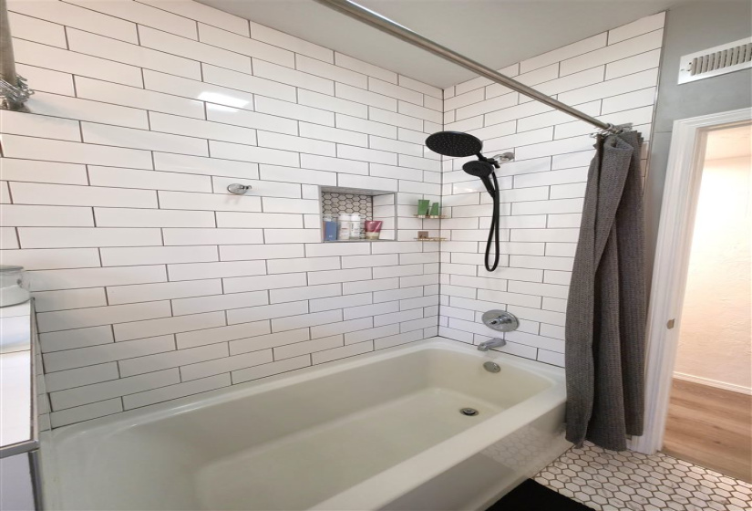 3 Bedrooms Bedrooms, ,1 BathroomBathrooms,Residential,Single Family,Burdick,1,132355