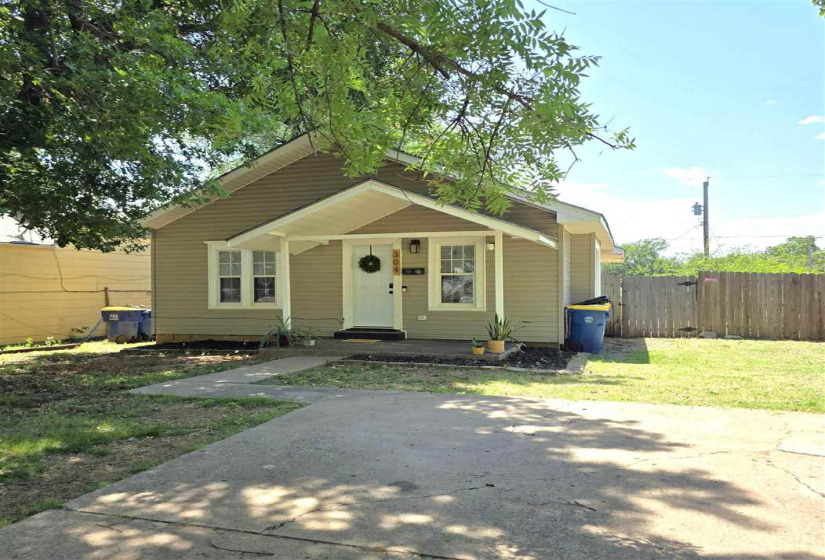 3 Bedrooms Bedrooms, ,1 BathroomBathrooms,Residential,Single Family,Burdick,1,132355
