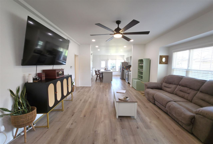 3 Bedrooms Bedrooms, ,1 BathroomBathrooms,Residential,Single Family,Burdick,1,132355
