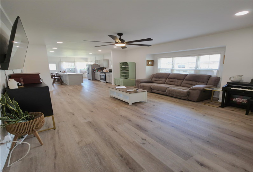 3 Bedrooms Bedrooms, ,1 BathroomBathrooms,Residential,Single Family,Burdick,1,132355