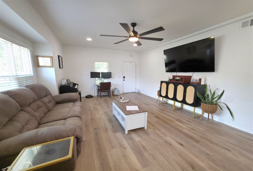3 Bedrooms Bedrooms, ,1 BathroomBathrooms,Residential,Single Family,Burdick,1,132355