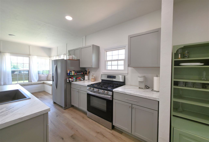 3 Bedrooms Bedrooms, ,1 BathroomBathrooms,Residential,Single Family,Burdick,1,132355