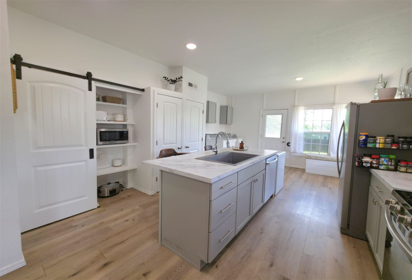 3 Bedrooms Bedrooms, ,1 BathroomBathrooms,Residential,Single Family,Burdick,1,132355