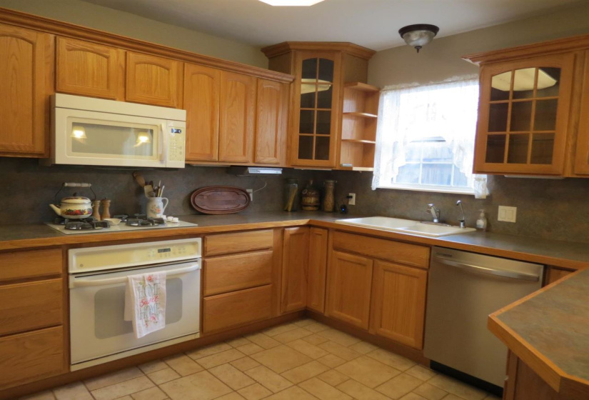 3 Bedrooms Bedrooms, ,2 BathroomsBathrooms,Residential,Single Family,14th,1,132356