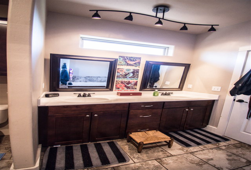 4 Bedrooms Bedrooms, ,3 BathroomsBathrooms,Residential,Single Family,Connell,1.5,132373