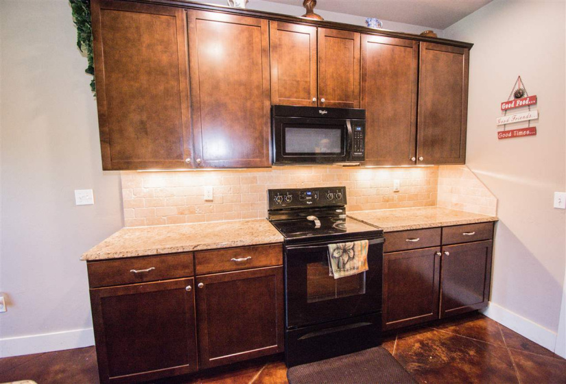 4 Bedrooms Bedrooms, ,3 BathroomsBathrooms,Residential,Single Family,Connell,1.5,132373