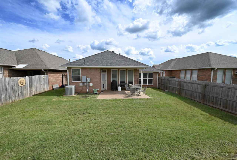 3 Bedrooms Bedrooms, 0 ,2 BathroomsBathrooms,Residential,Single Family,Windsor,1,132374